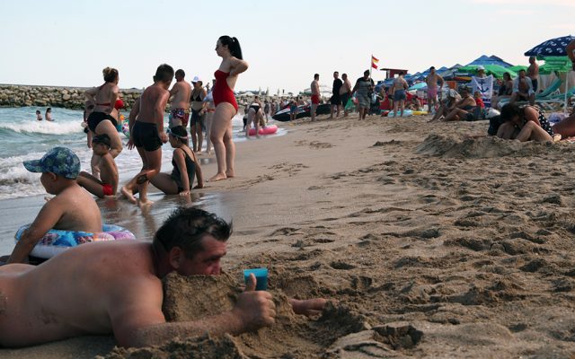 eforie turisti plaja nisip mare