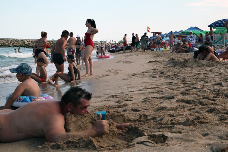 eforie turisti plaja nisip mare