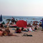 costinesti litoral plaja prosoape umbrelute turisti