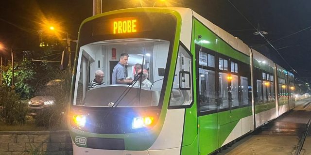 FOTO Primul tramvai Astra, scos în probe în București
