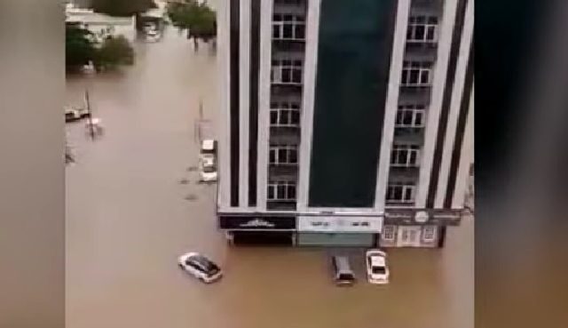 inundatii emiratele arabe unite
