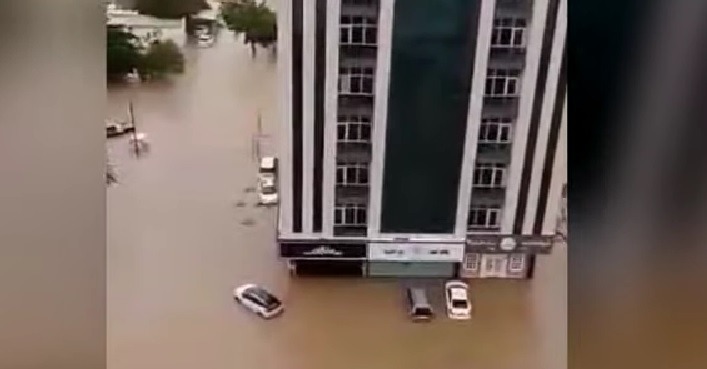 inundatii emiratele arabe unite