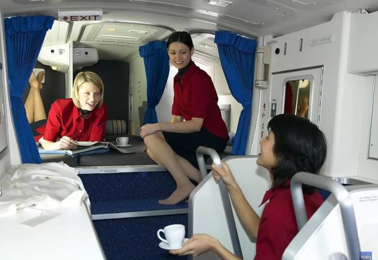 stewardeze, locuri ascunse, avion, aeronava, loc de relaxare, dormit