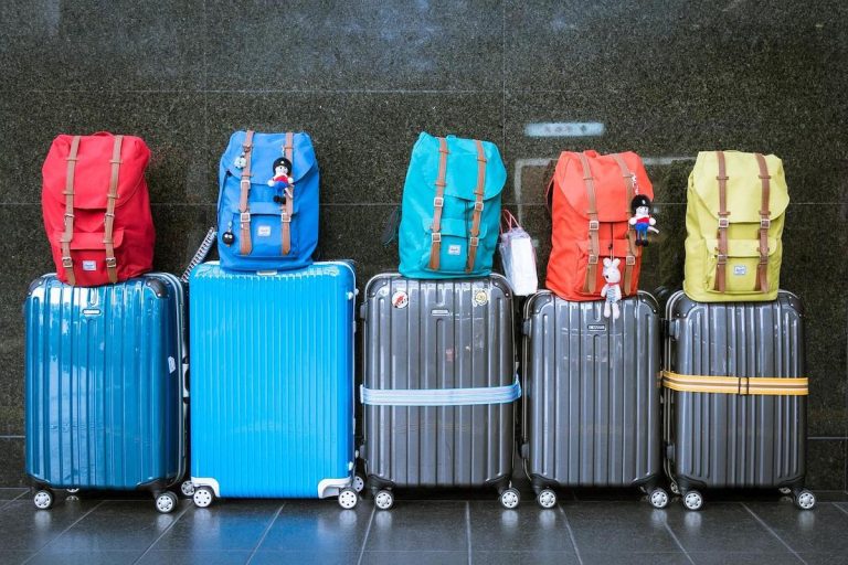 valize, asteptare, coada, aeroport transport