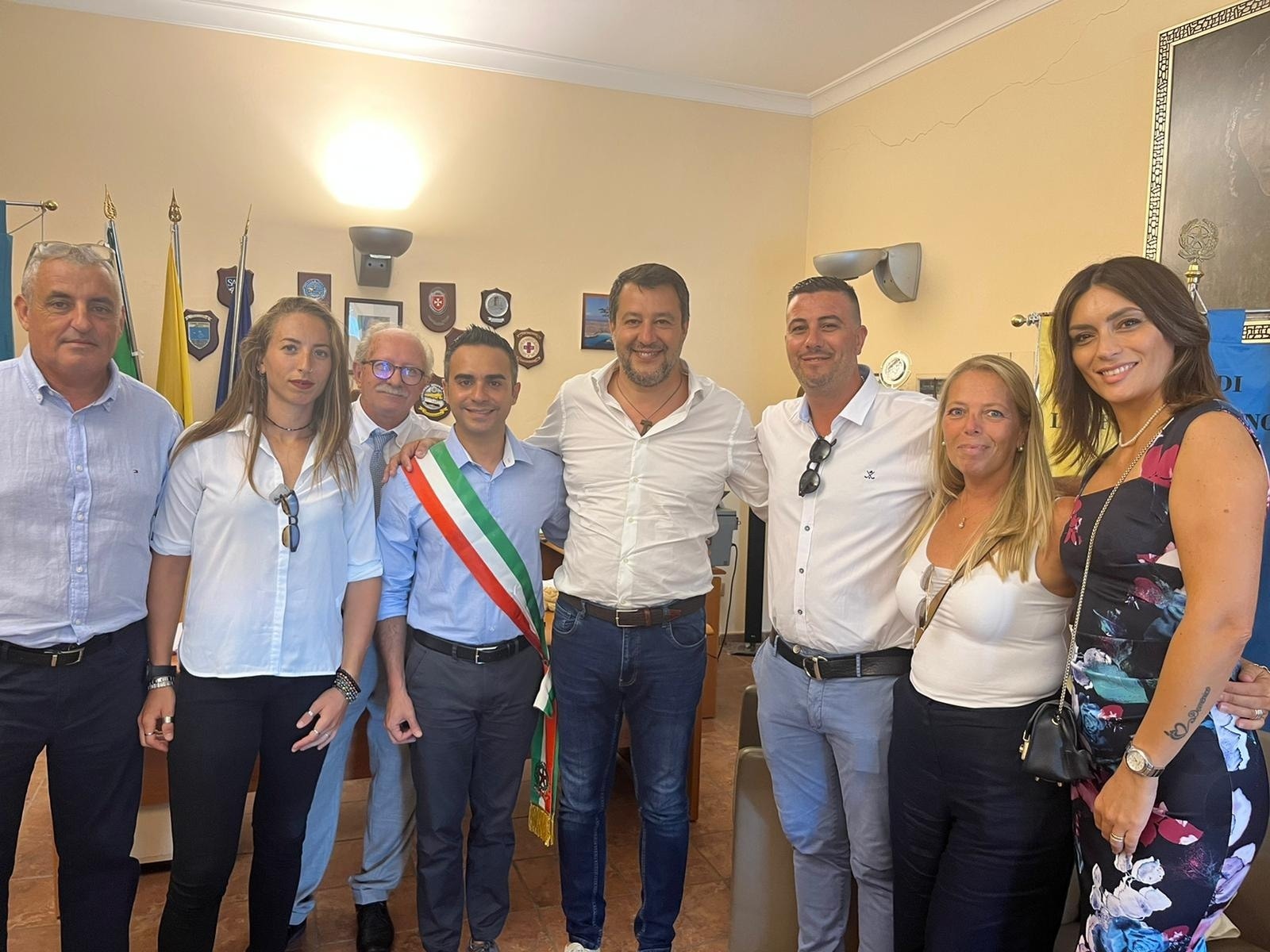 Il leader di estrema destra Matteo Salvini difende la sua politica anti-immigrazione sull’isola di Lampedusa