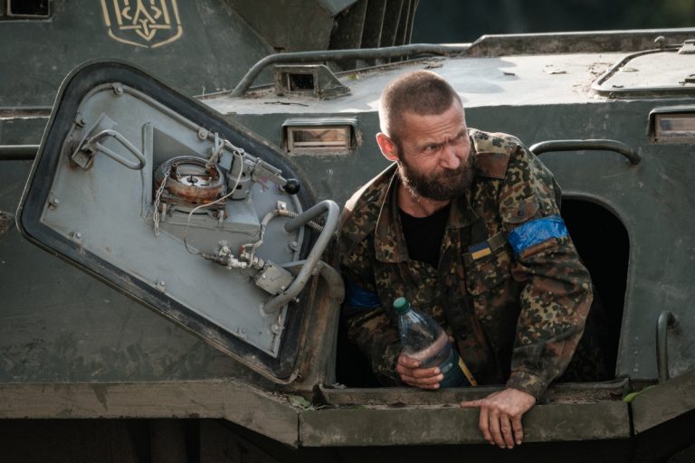 soldat ucrainean tanc ucraina razboi harkov kupiansk
