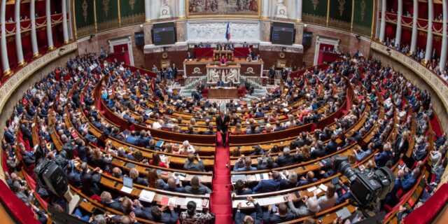 Deputaţii francezi se pregătesc pentru o dezbatere aprinsă despre strategia de susținere a Ucrainei, după declaraţiile preşedintelui Macron