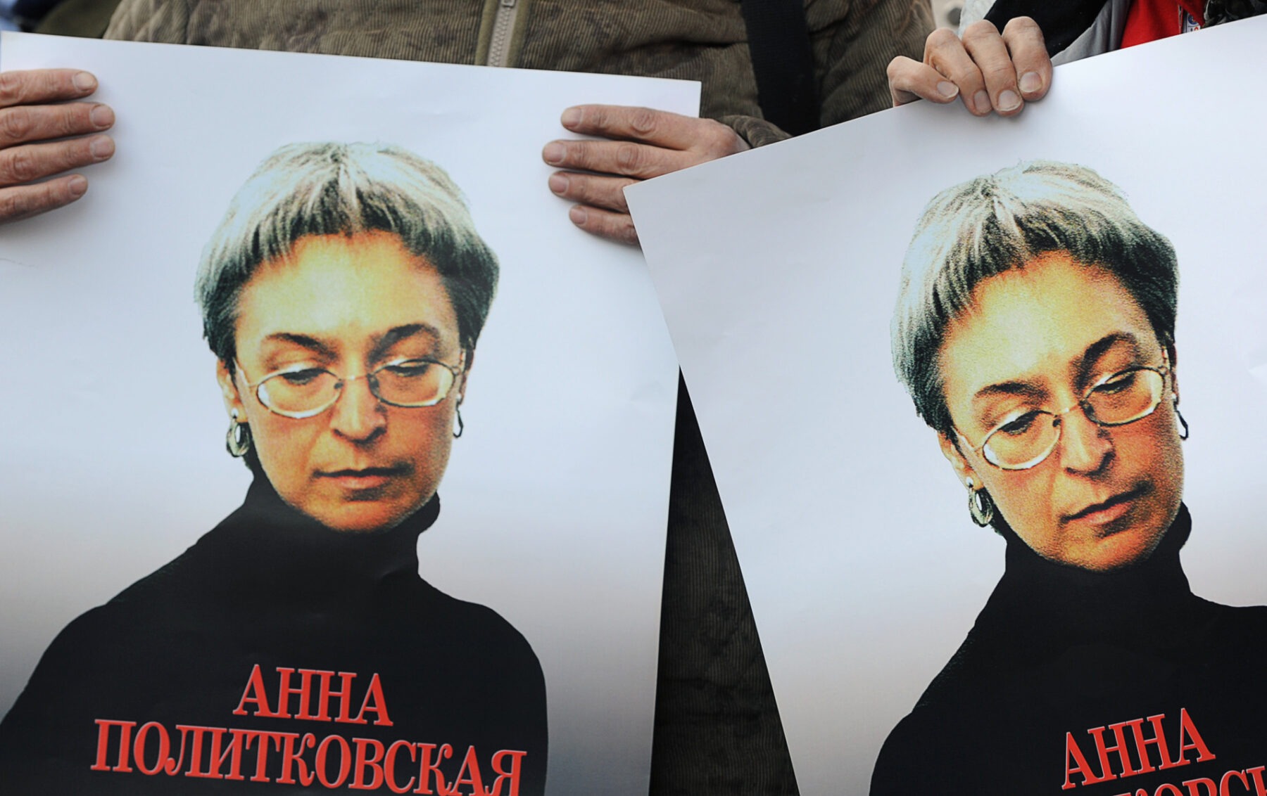 De ziua de naștere a lui Putin, criticii Kremlinului îi aduc un omagiu jurnalistei ruse Anna Politkovskaia, asasinată la Moscova în urmă cu 16 ani