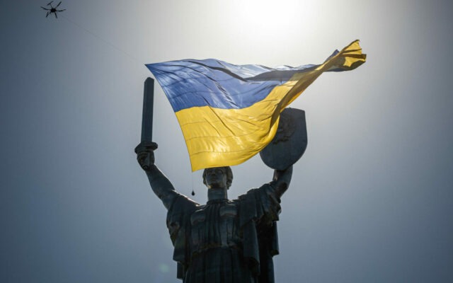 ziua independentei, ucraina, kiev, statuie, victorie, simbol, steag, sabie, scut, razboi, izbanda, conflict