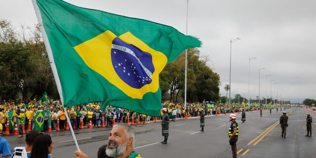 proteste brazilia steag