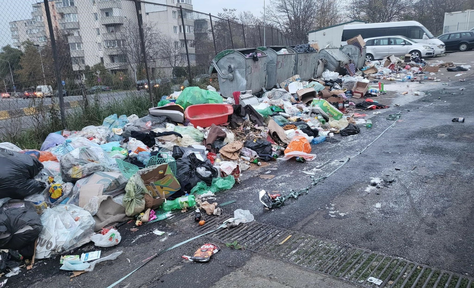 Peste de semnături în 24 de ore, pentru petiţia "Stop gunoaielor la Târgu Mureş-Vrem restituirea taxei de salubritate" Primarul Soós a anunţat, joi, că noul operator de salubritate a