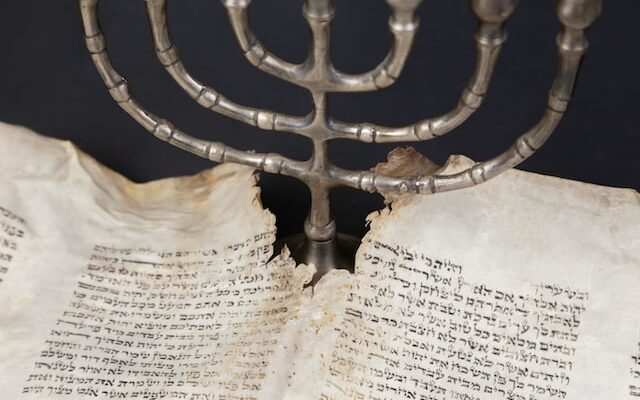 menora evrei sefarzi askenazi sinagoga genocid holocaust
