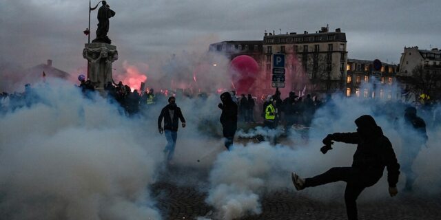 proteste franta, proteste paris, pensii franta, manifestatie