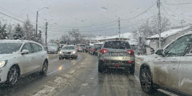Administratorii drumurilor din Bistrița-Năsăud au fost amendați cu peste 75.000 de lei pentru că mașinile nu au putut circula din cauza poleiului
