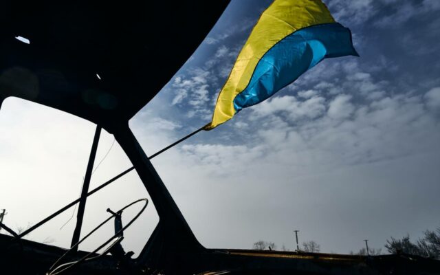 armata ucraina razboi rusia populatie civila civili tancuri bombardamente2 steag flag