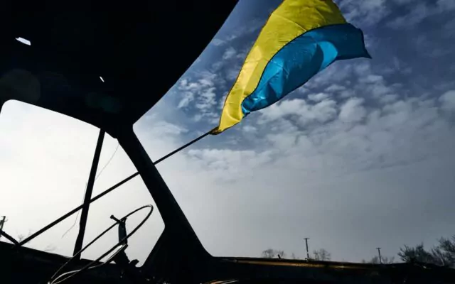 armata ucraina razboi rusia populatie civila civili tancuri bombardamente2 steag flag