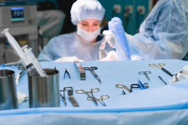 medici chirurgie doctori operatie interventie chirurgicala cadre medicale spitale