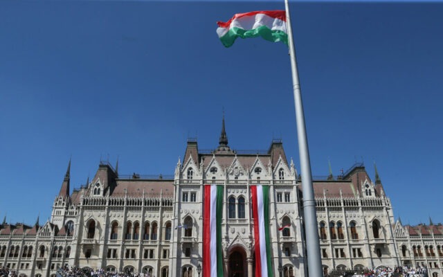 Parlament ungaria steag flag budapesta