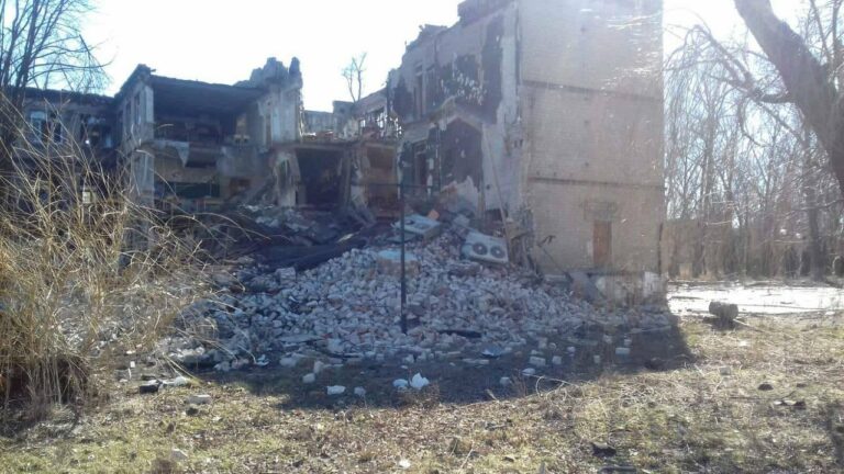 Avdiivka, ucraina, scoala, rusia, distrugere, moloz, daramaturi, atac aerian, rusia