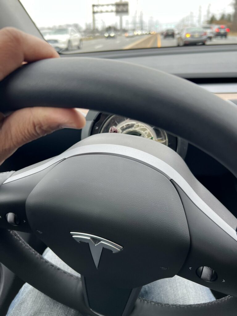 volan căzut Tesla