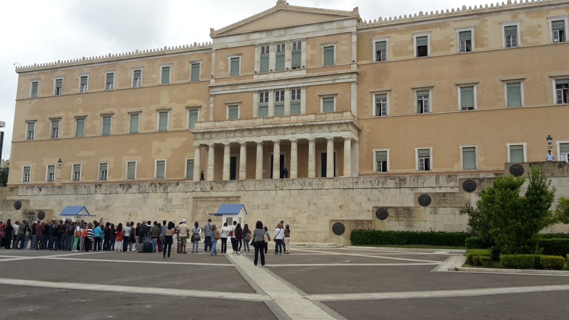 Η Ελλάδα νομοθετεί για την απαγόρευση της ακροδεξιάς από τη συμμετοχή στις βουλευτικές εκλογές του επόμενου μήνα.