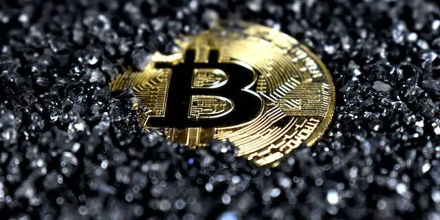 “Halving”, testul de supraviețuire pentru minerii de bitcoin