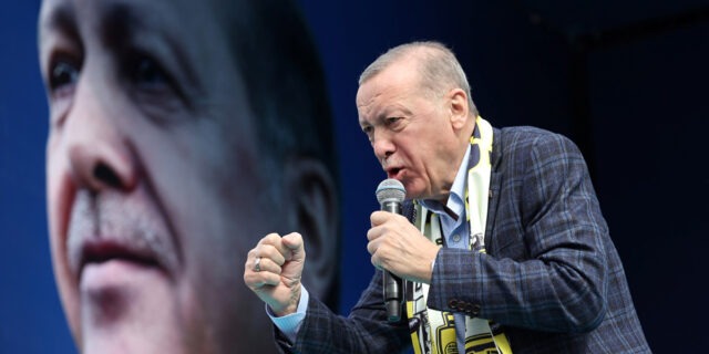 Erdogan sfidează previziunile privind eşecul său politic la alegerile din Turcia / Votul de duminică este văzut ca unul dintre cele mai importante de la crearea statului turc modern în urmă cu 100 de ani