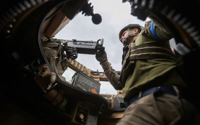 ucraina razboi soldat ucrainean tanc mitraliera