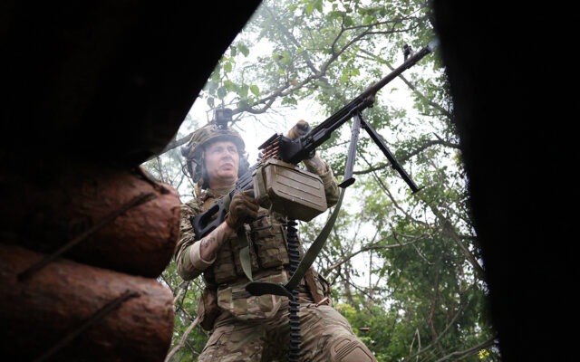 razboi ucraina soldat front mitraliera