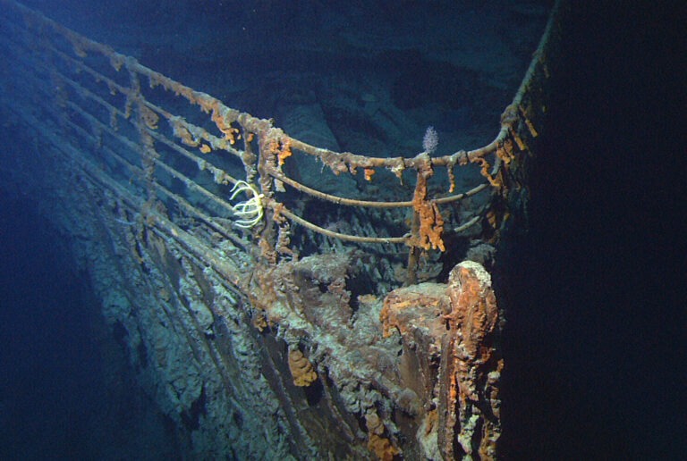 epava titanicului, titanic, vapor de croaziera scufundat, oceanul atlantic, fundul oceanului, tragedie, nava de croaziera