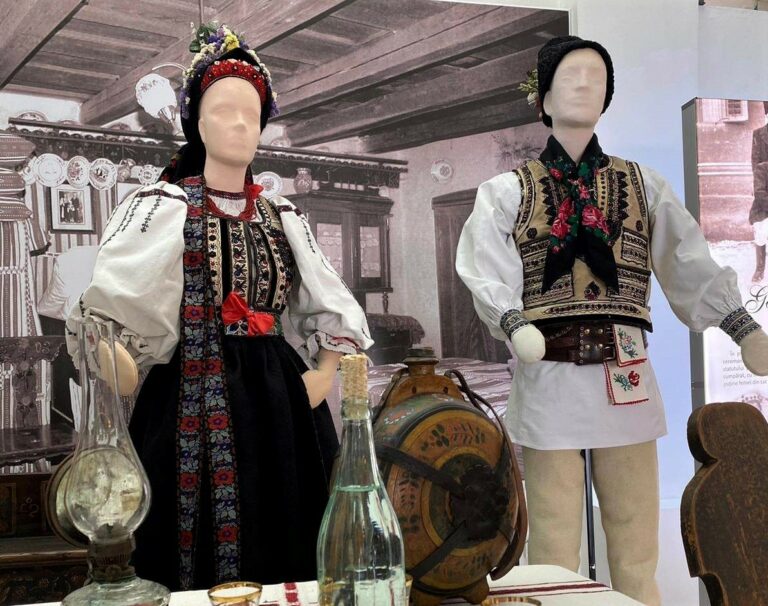 muzeu etnografie brasov, ie, camasi traditionale