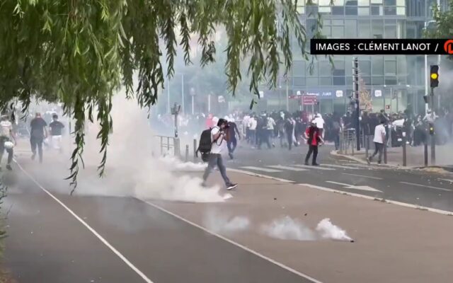nanterre, paris, franta, protest, manifestanti, politie, gaze lacrimogene, adolescent ucis de politie