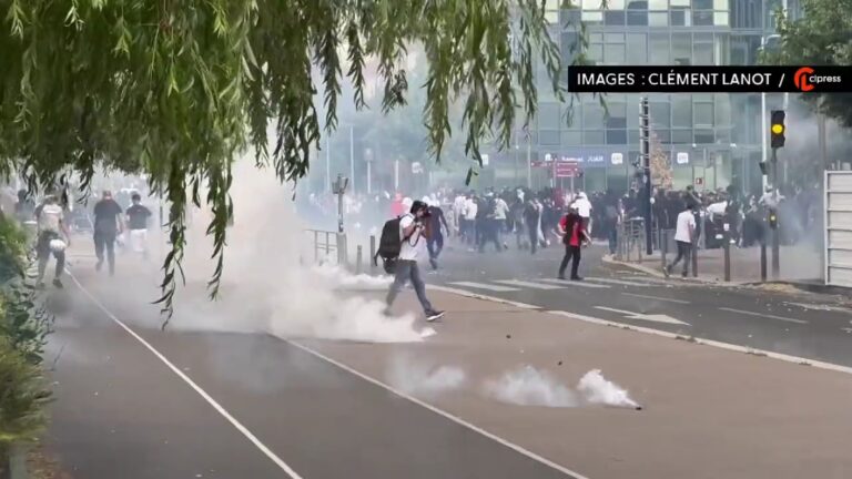 nanterre, paris, franta, protest, manifestanti, politie, gaze lacrimogene, adolescent ucis de politie