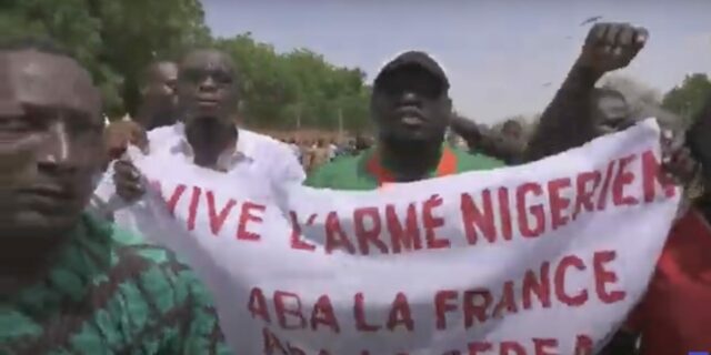 Proteste Ambasada Frantei Niger