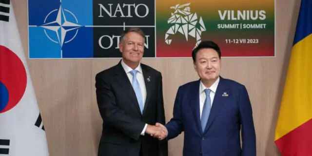 Klaus Iohannis/ presedinte sud-coreean, Yoon Suk-Yeol, summit NATO Vilnius