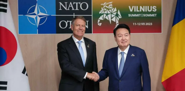 Klaus Iohannis/ presedinte sud-coreean, Yoon Suk-Yeol, summit NATO Vilnius