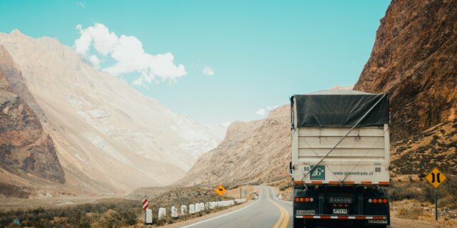 autocamion TIR truck peisaj drumuri infrastructura
