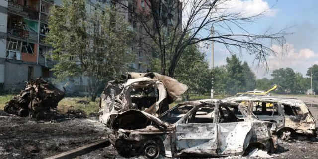 ucraina harkov atac cu racheta masini arse
