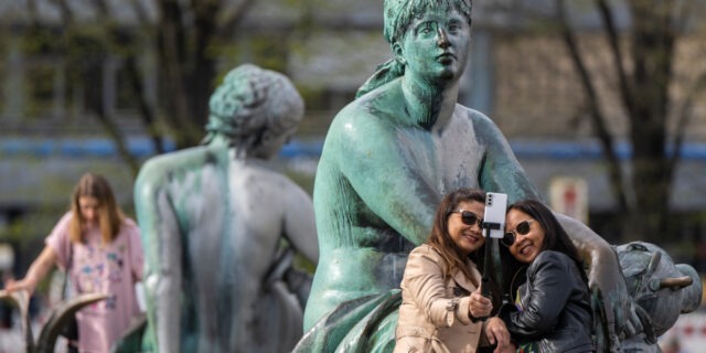 germania statuie turisti turism selfie