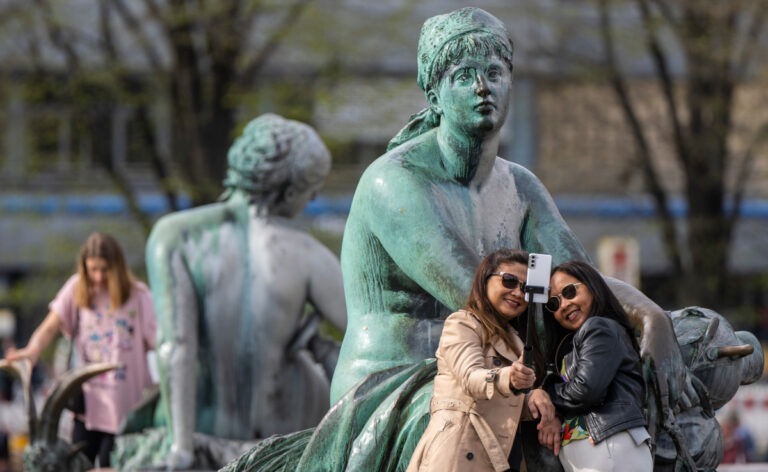 germania statuie turisti turism selfie