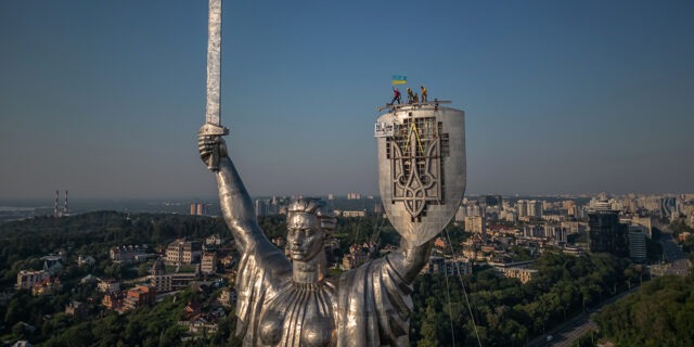 kiev statuie patria mama ucraina