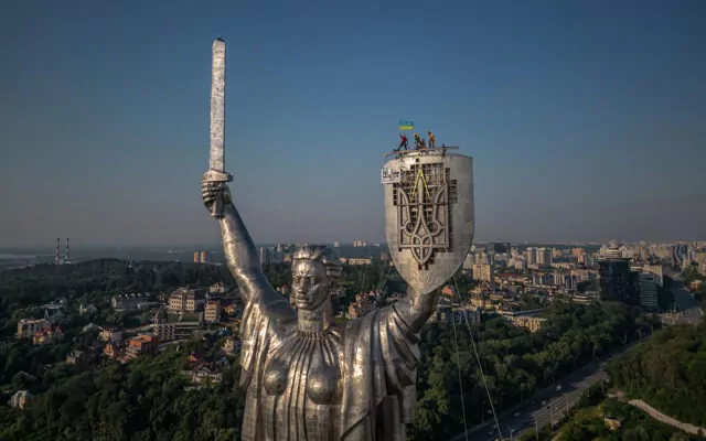 kiev statuie patria mama ucraina