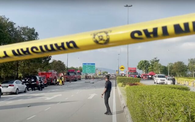 accident avion Malaezia, prabusire aeronava pe sosea