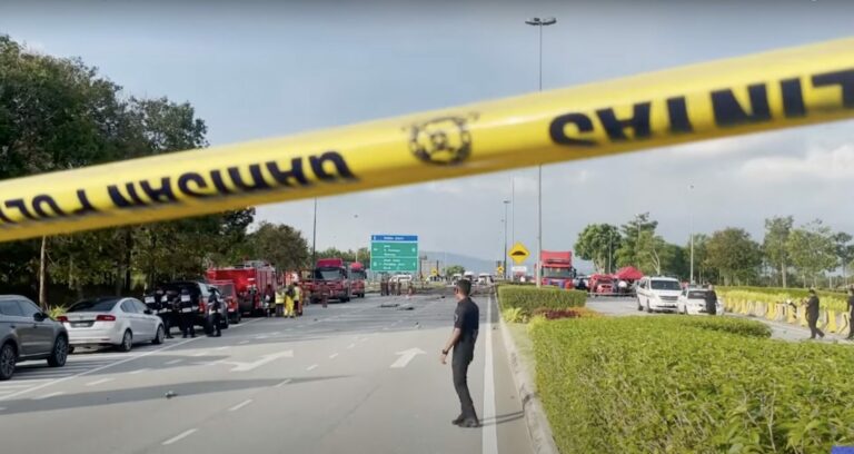accident avion Malaezia, prabusire aeronava pe sosea