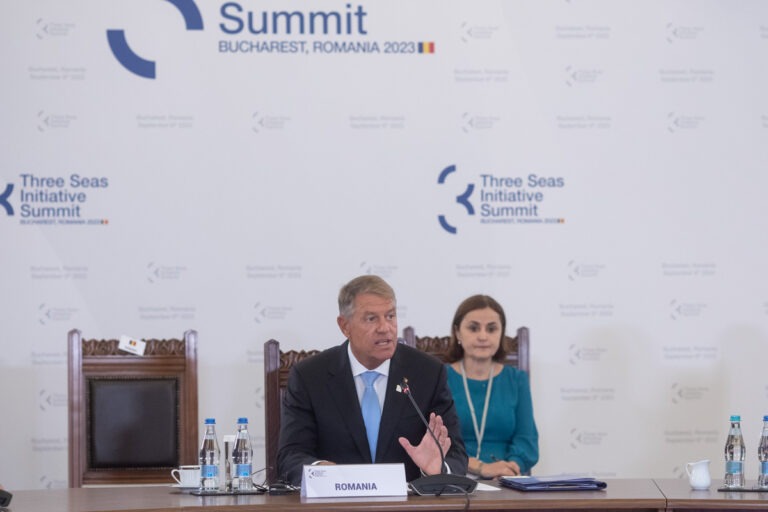 Palatul Cotroceni, politica externa, summit, summitul initiativei celor trei mari
