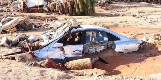 inundatii libia masina namol