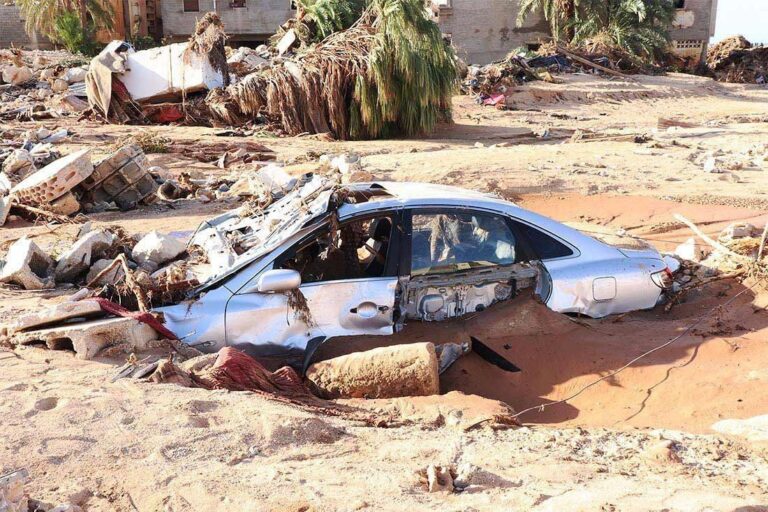 inundatii libia masina namol