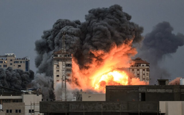 israel, palestina, stare de razboi, fasia gaza, hamas, lovituri, atacuri cu rachete, masina flacari, distrugere