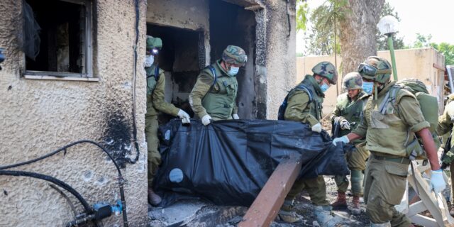 kibbutz Kfar Aza, razboi israel, masacru, ucidere, morti, cadavre, soldati israelieni, teroristi hamas