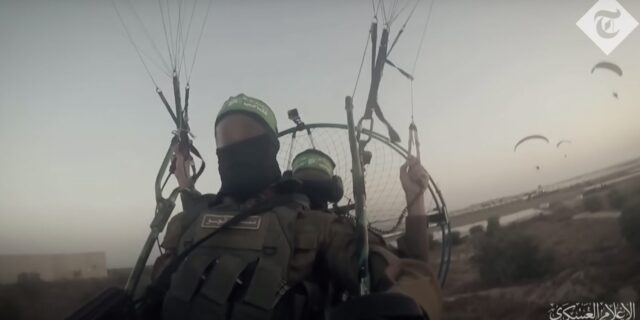 Hamas cu parapanta, teroristi , parapanta cu motor